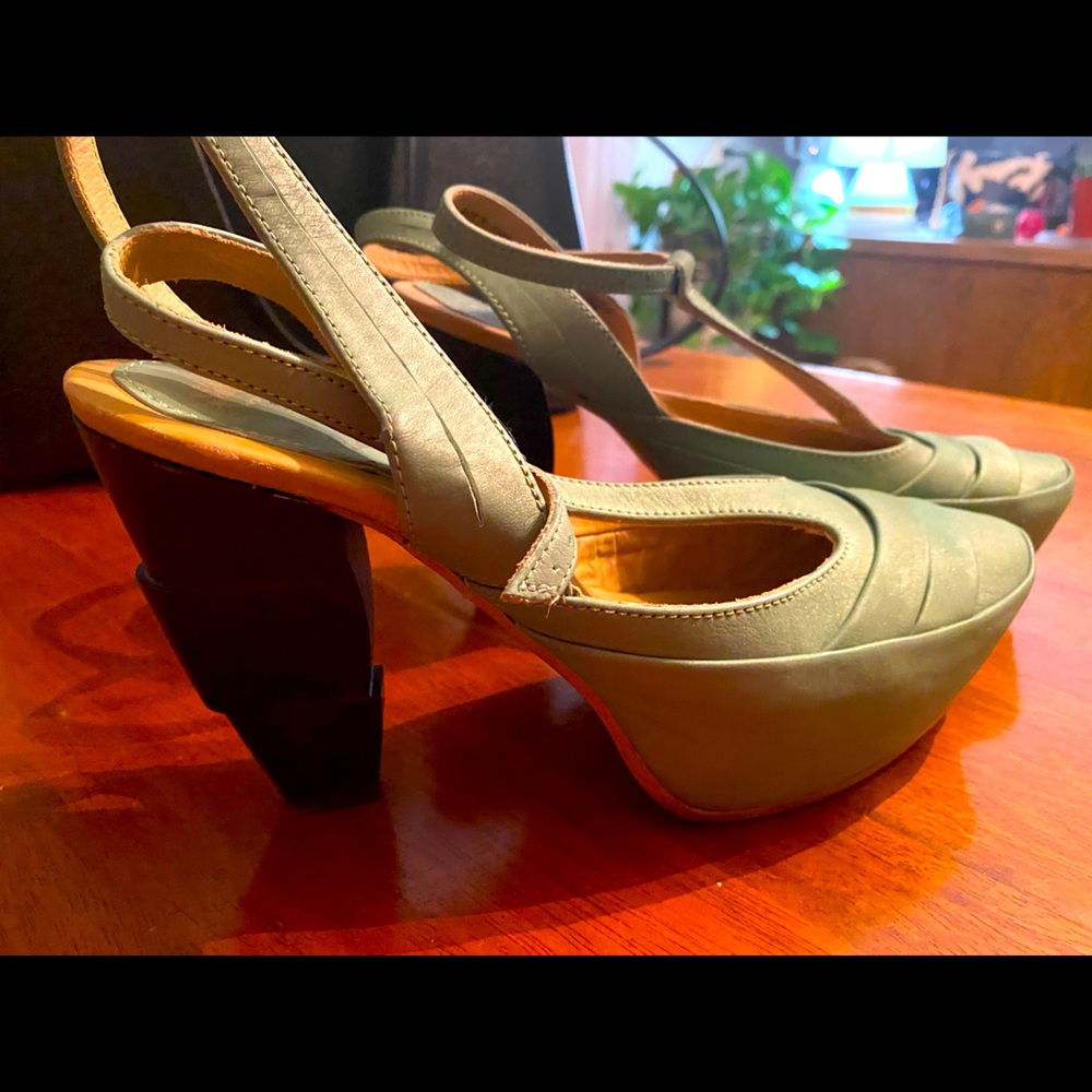 Prophecy shoes